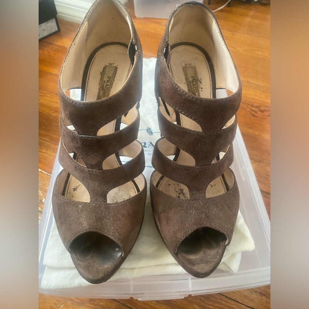 Prade sz 38 brown suede heels